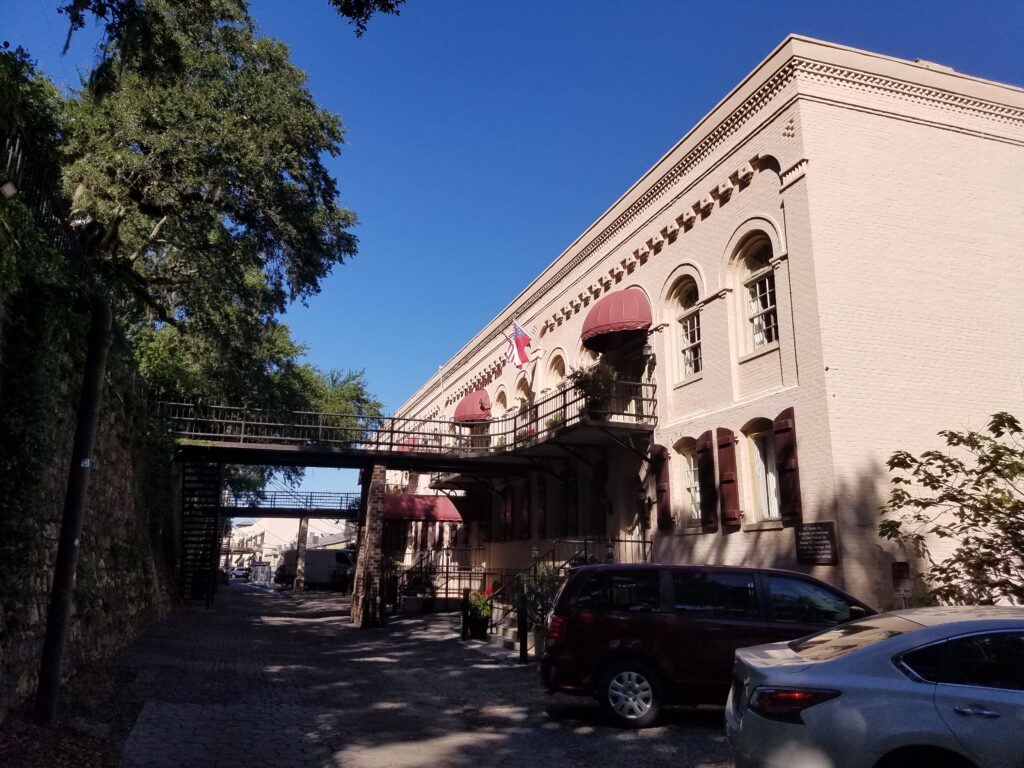 The Olde Harbour Inn entrance sits on Factors Walk, Savannah, Georgia. Part of the Historic District, this Inn sits directly on River Street, a popular tourist spot and is easily accessible to many points of interest in Savannah.