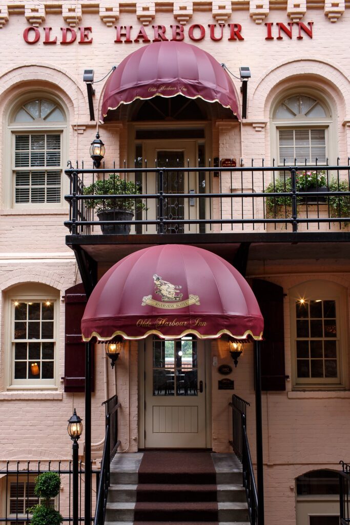 The entrance stairs leading in to the lobby and reception area of the Olde Harbour Inn located in Savannah, Georgia.